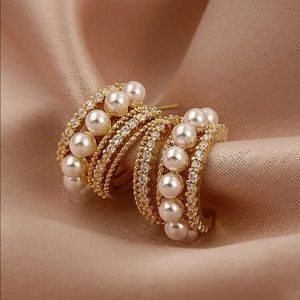 ✨Faux Pearl Hoop Earrings (Boutique)